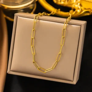 Collar de Cruz en Acero de Titanio con Chapado de Oro