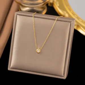 Collar Geométrico con Zirconia en Acero de Titanio con Chapado de Oro